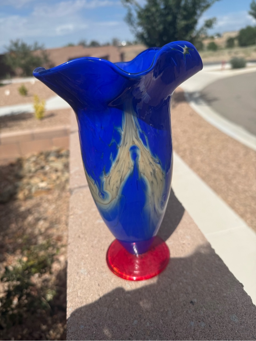 Hand-Blown Art Glass Vase – Blue & Red Swirl, Wavy Rim – Signed Garfinkel Oroyo